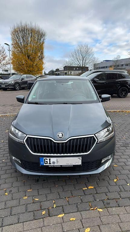 Grau Gebraucht 2019 Skoda Fabia Ambition Limousine | 9.875 € (Guter Preis) - Bild 1/4