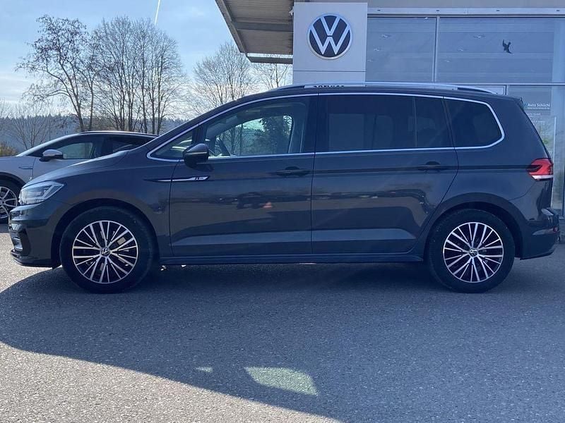 Gebraucht VW Touran Highline 150 PS (110 kW) 2022 Grau Van / Kleinbus