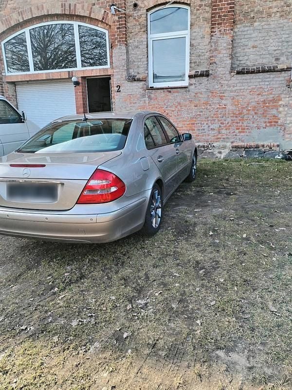 Gebraucht Mercedes E220 150 PS (110 kW) 2004 Silber Limousine