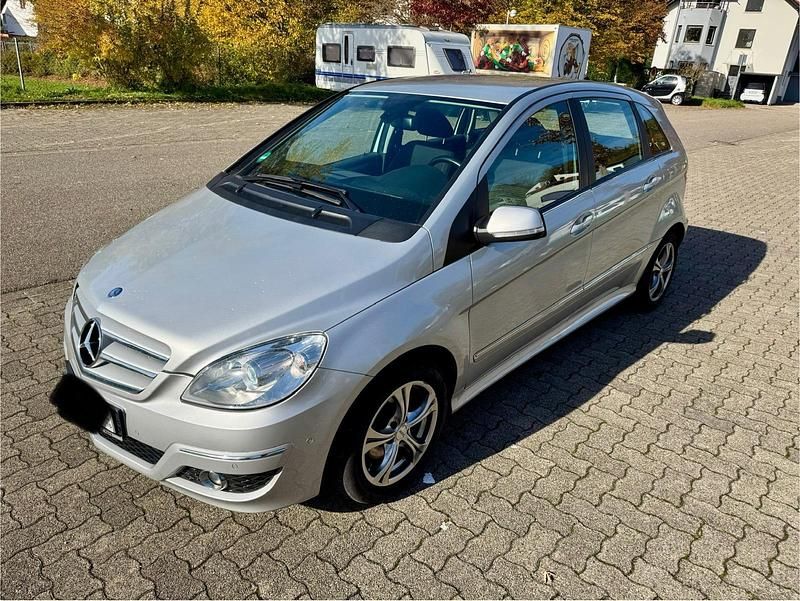 Silber Gebraucht 2009 Mercedes B180 Van / Kleinbus | 2.499 € (Superpreis) - Bild 1/4