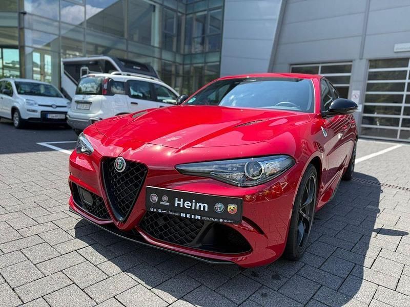 Rot Gebraucht 2022 Alfa Romeo Giulia Quadrifoglio Limousine | 61.550 € (Superpreis) - Bild 1/4