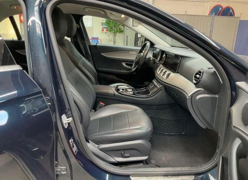 Gebraucht Mercedes E350 Avantgarde 258 PS (189 kW) 2018 Blau Limousine