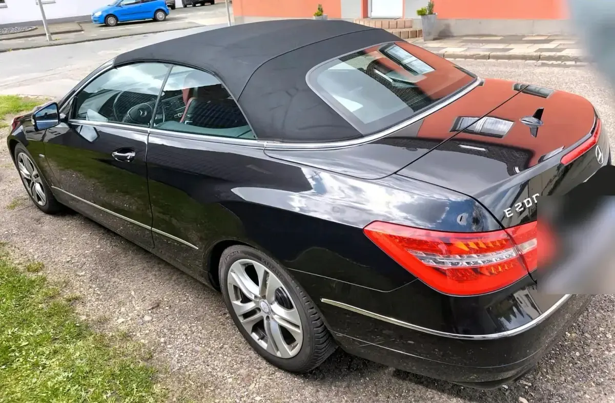 Second-hand Mercedes E200 184 CP (135 kW) 2012 Negru Cabrio