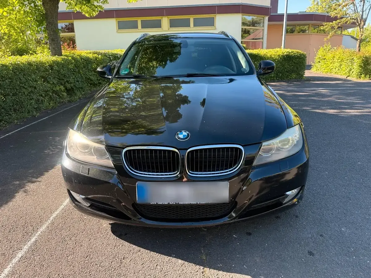 Gebraucht BMW 320 184 PS (135 kW) 2012 Schwarz Kombi