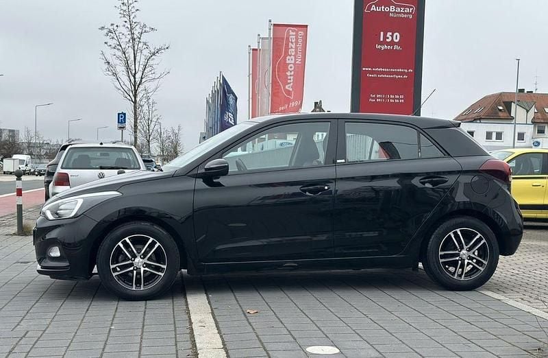 Gebraucht Hyundai i20 Select 75 PS (55 kW) 2020 Schwarz Kleinwagen
