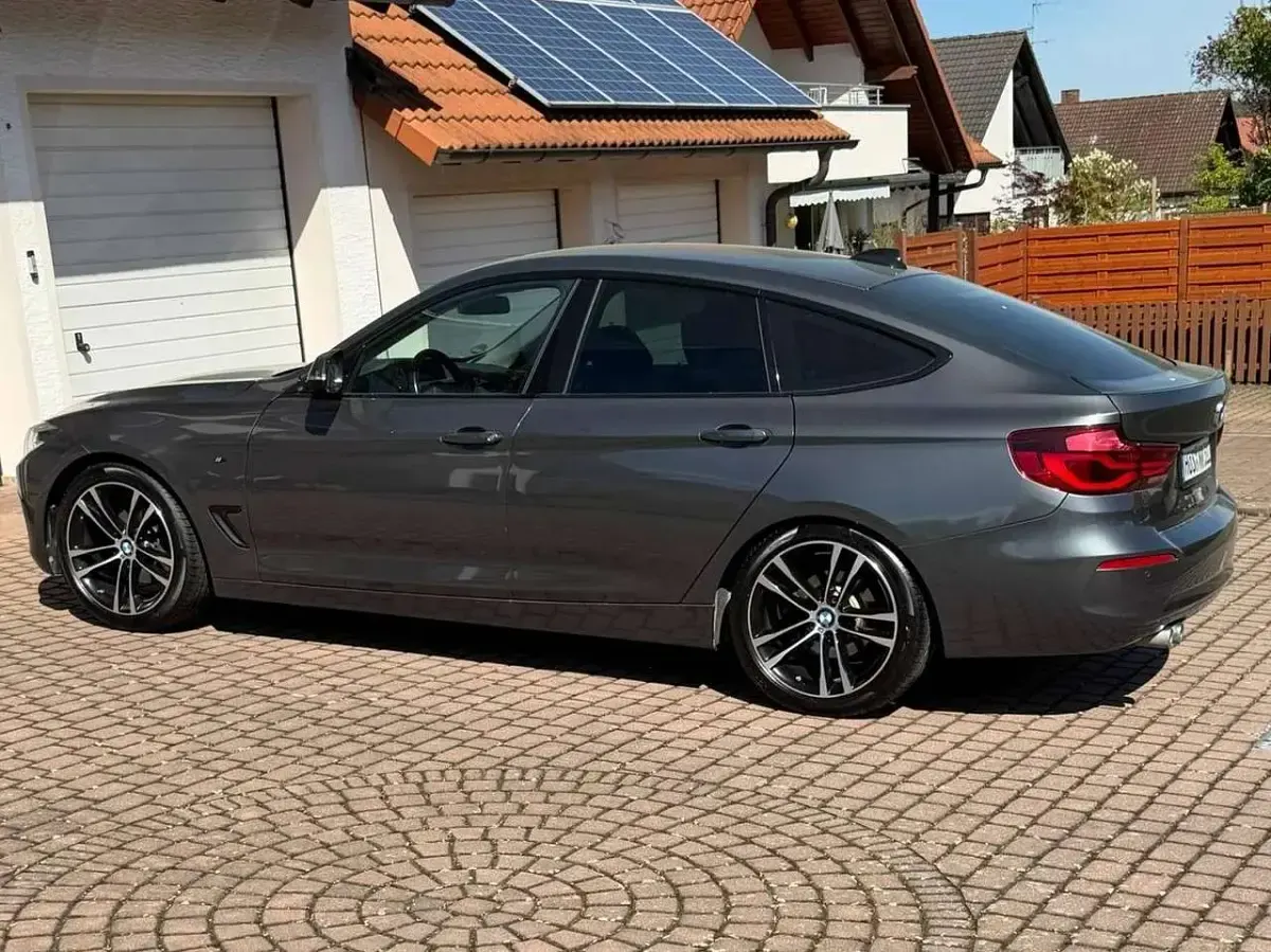 Gebraucht BMW 320 Sport Line 190 PS (139 kW) 2020 Grau Limousine