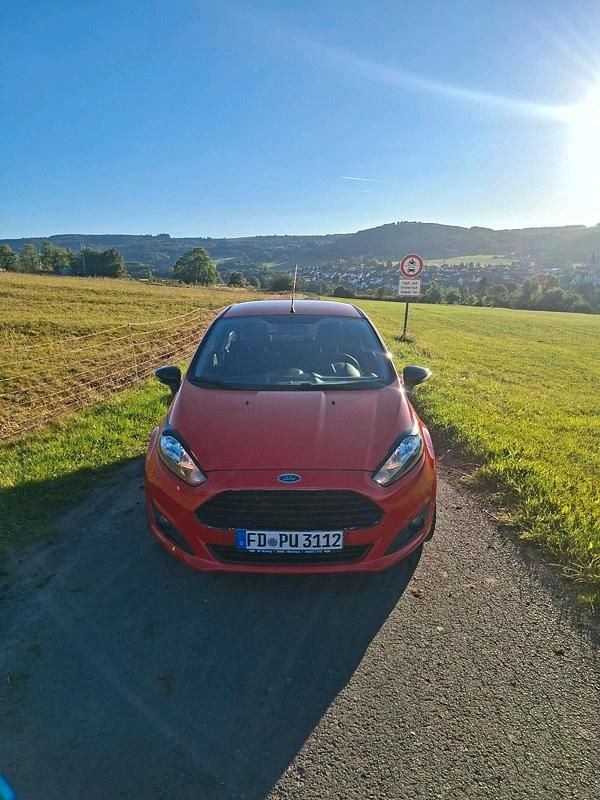 Rot Gebraucht 2014 Ford Fiesta Kleinwagen | 5.000 € (Fairer Preis) - Bild 1/4