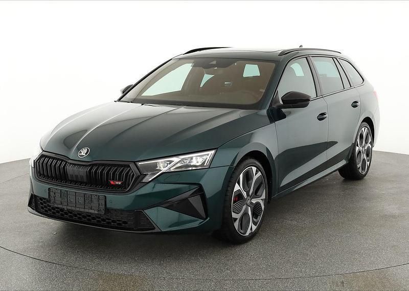 Amazonas grün metallic (individuallackierung) Neu 2025 Skoda Octavia RS Kombi | 43.995 € (Fairer Preis) - Bild 1/2