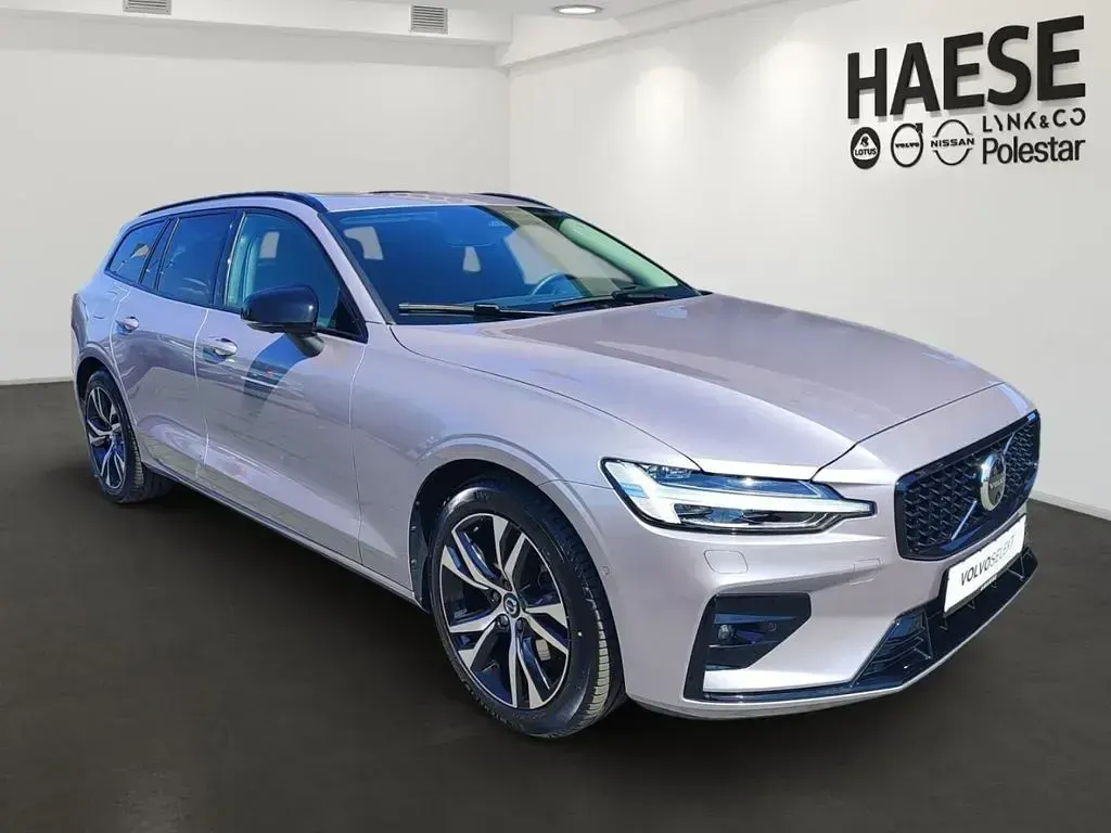 Gebraucht Volvo V60 Ultra 197 PS (144 kW) 2025 Aurora silver Kombi