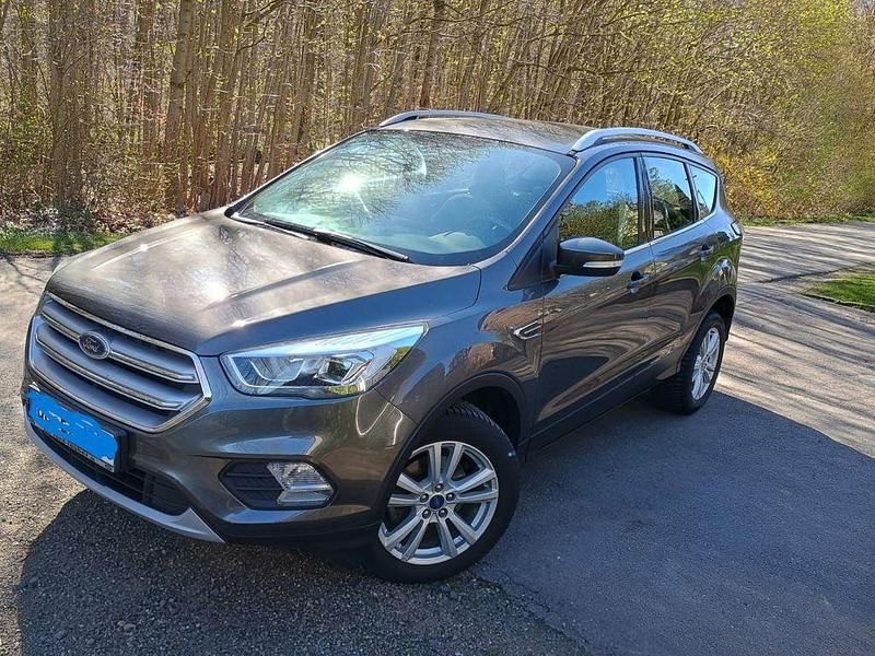 Gebraucht Ford Kuga Trend 120 PS (88 kW) 2018 Grau SUV