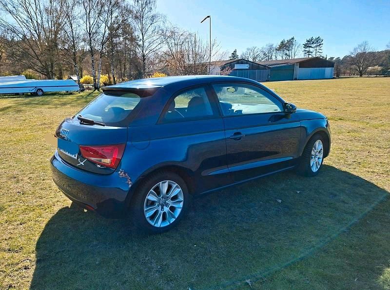 Gebraucht Audi A1 Ambition 105 PS (77 kW) 2012 Blau Kleinwagen