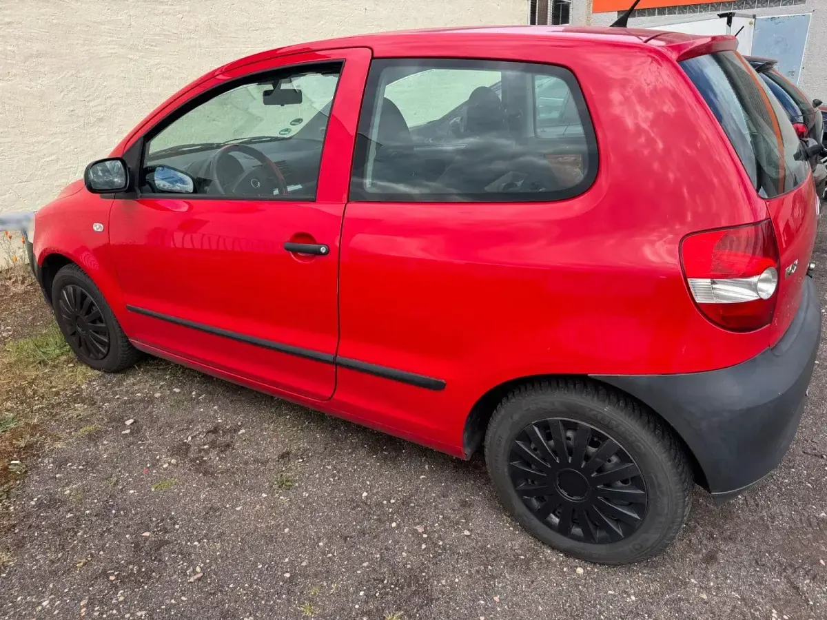 Gebraucht VW Fox 54 PS (39 kW) 2010 Rot Kleinwagen