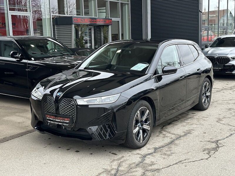 Schwarz Gebraucht 2022 BMW iX Sport Line SUV | 59.989 € (Guter Preis) - Bild 1/4
