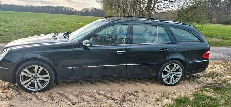 Gebraucht Mercedes E200 163 PS (119 kW) 2005 Schwarz Kombi