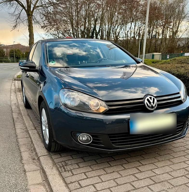 Gebraucht VW Golf VII Match 105 PS (77 kW) 2012 Blau Limousine