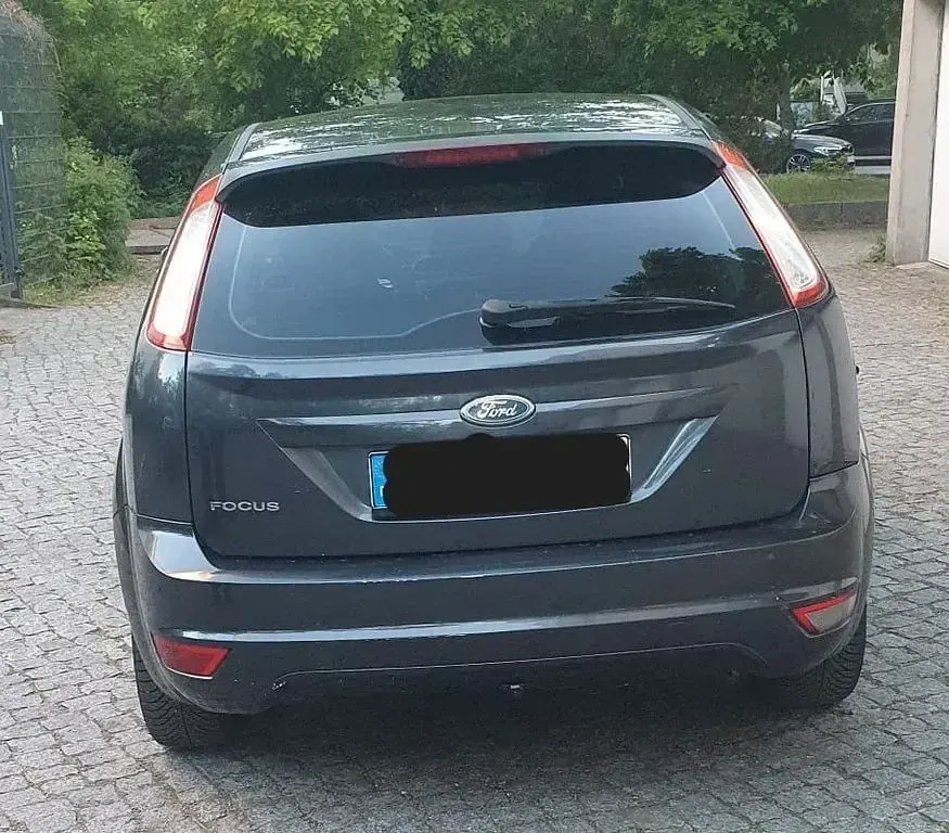 Gebraucht Ford Focus Style 101 PS (74 kW) 2008 Grau Limousine