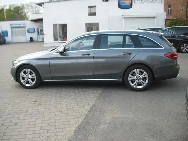 Gebraucht Mercedes C200 Avantgarde 160 PS (117 kW) 2019 Selenitgrau  metalliclack Kombi