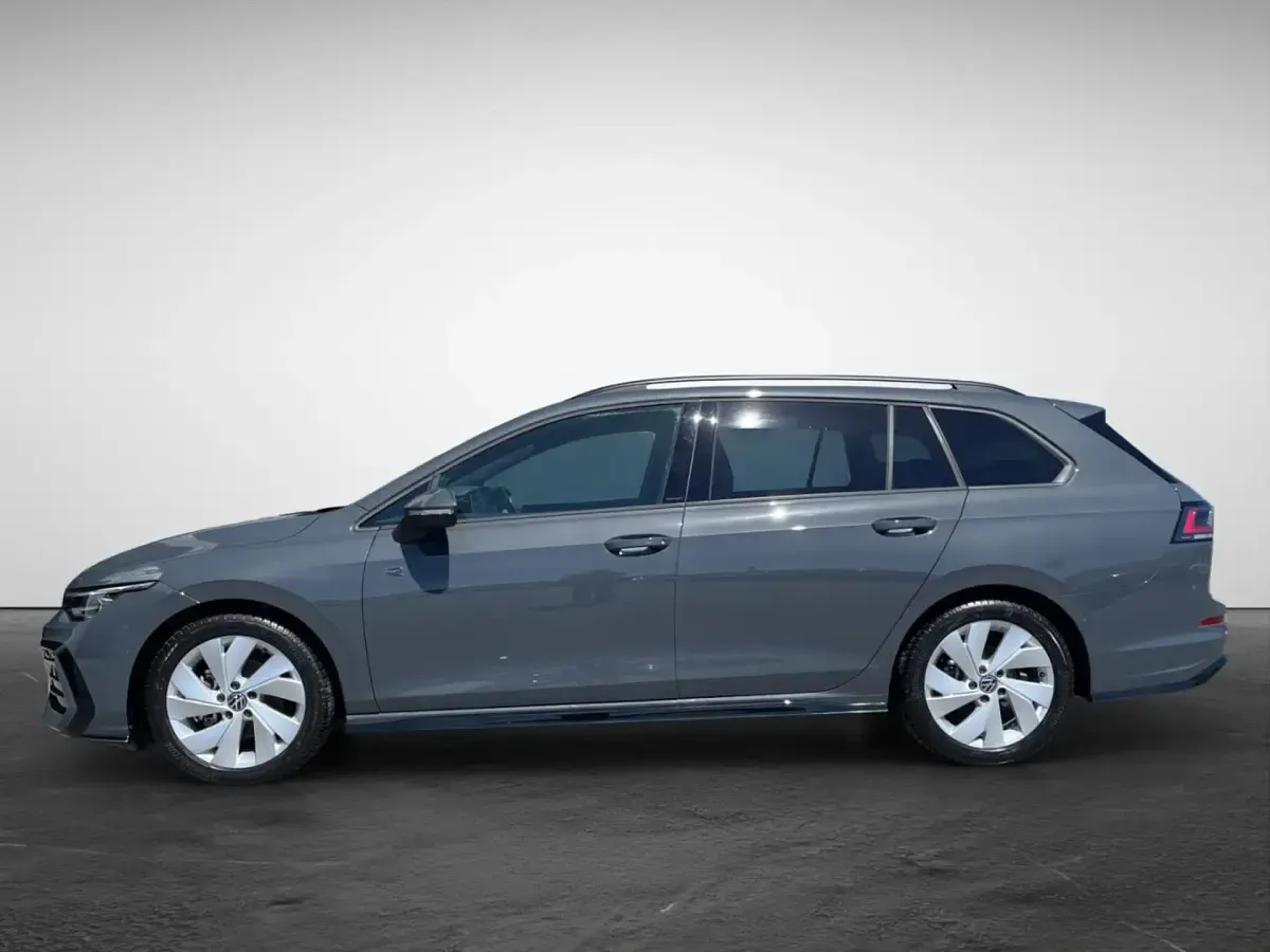 Gebraucht VW Golf VIII R-line 150 PS (110 kW) 2025 Grau Kombi