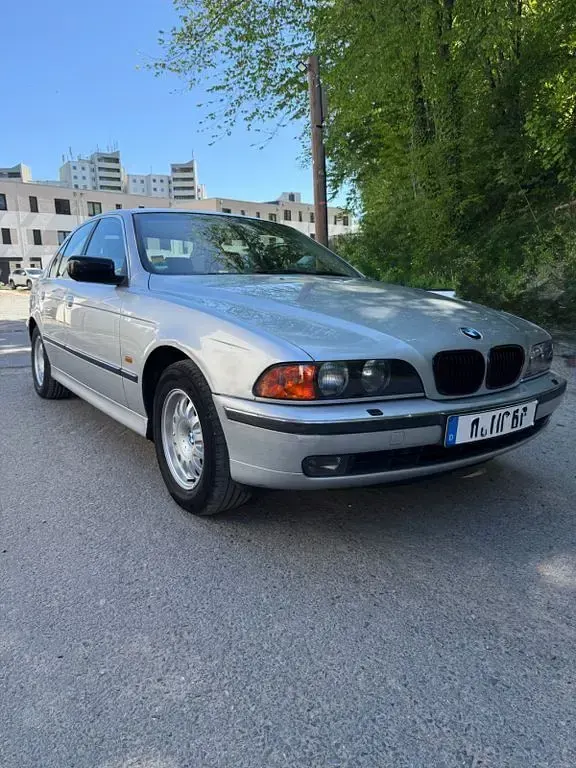Gebraucht BMW 523 170 PS (125 kW) 1999 Silber Limousine