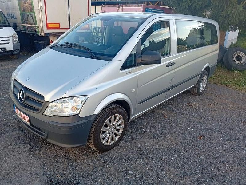 Silber Gebraucht 2014 Mercedes Vito Van / Kleinbus | 8.500 € - Bild 1/4