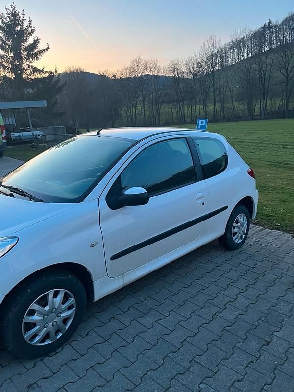Gebraucht Peugeot 206 60 PS (44 kW) 2009 Kleinwagen