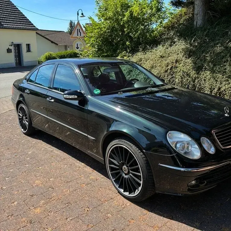 Gebraucht Mercedes E350 Avantgarde 272 PS (200 kW) 2005 Schwarz Limousine