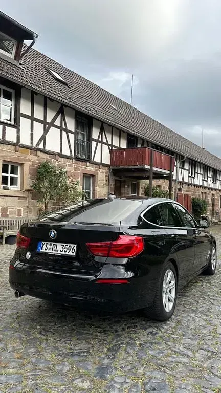 Gebraucht BMW 318 150 PS (110 kW) 2017 Schwarz Limousine