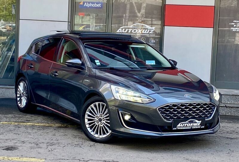 Grau Gebraucht 2019 Ford Focus Vignale Limousine | 13.990 € (Fairer Preis) - Bild 1/4