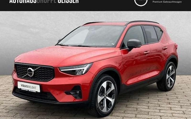 Fusion red Gebraucht 2024 Volvo XC40 Plus SUV | 31.750 € (Guter Preis) - Bild 1/4