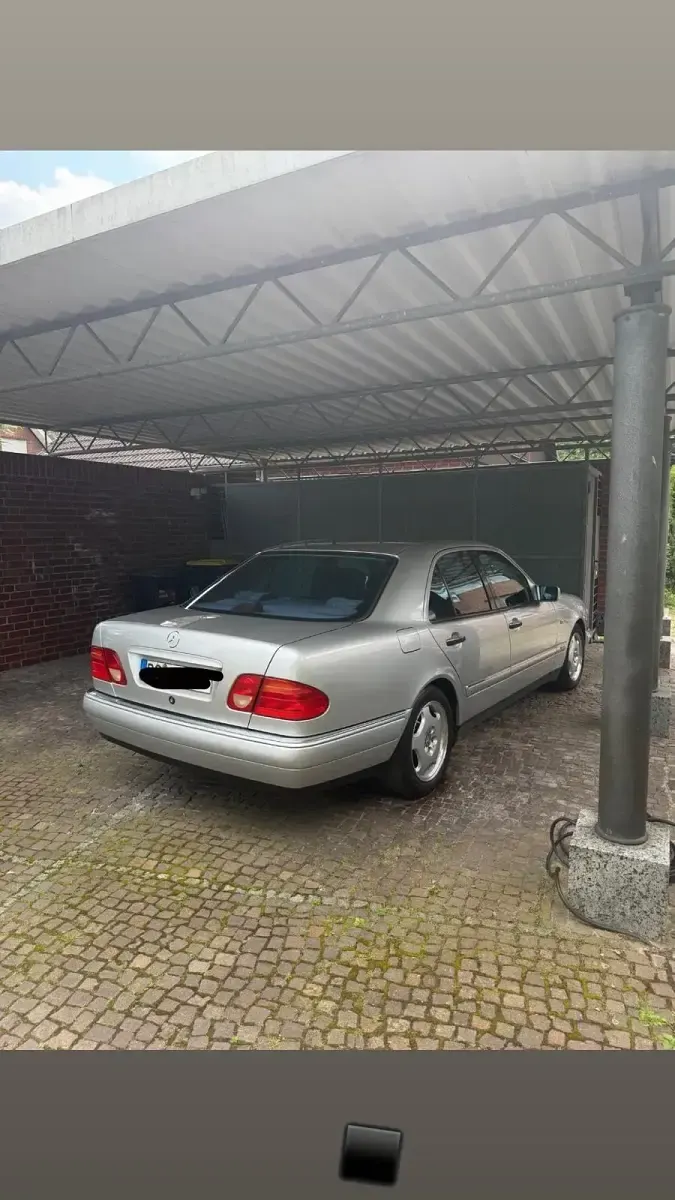 Gebraucht Mercedes E200 Avantgarde 136 PS (100 kW) 1998 Silber Limousine