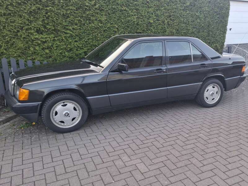Grau Gebraucht 1990 Mercedes 190 Limousine | 5.900 € - Bild 1/4