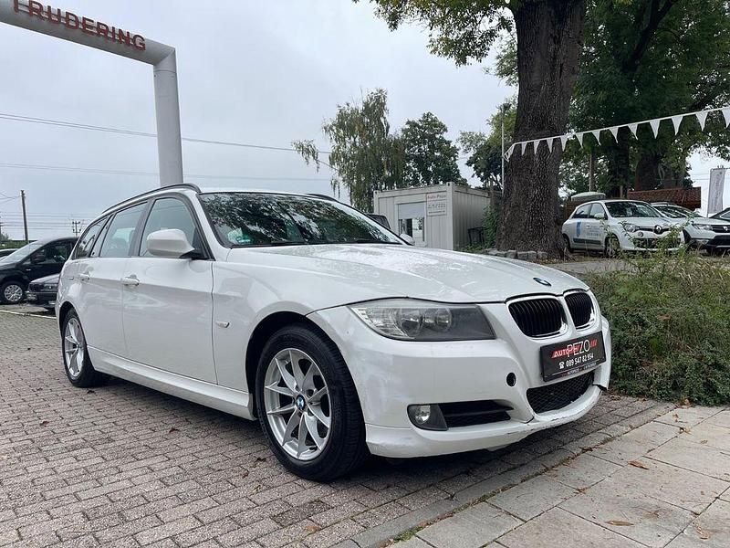 Weiß Gebraucht 2012 BMW 320 Comfort Edition Kombi | 2.799 € (Guter Preis) - Bild 1/4