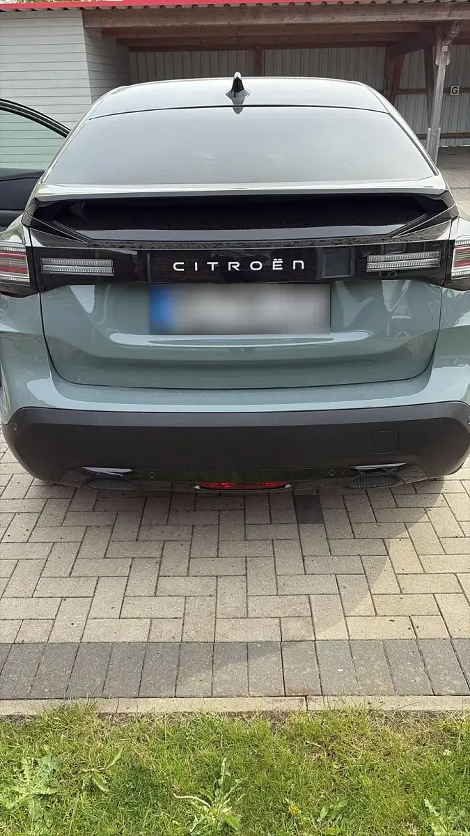 Używany Citroën e-C4 114 kW (156 KM) 2025 Zielony Sedan/Limuzyna