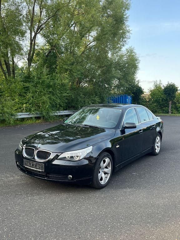 Schwarz Gebraucht 2005 BMW 520 Limousine | 3.200 € (Superpreis) - Bild 1/4