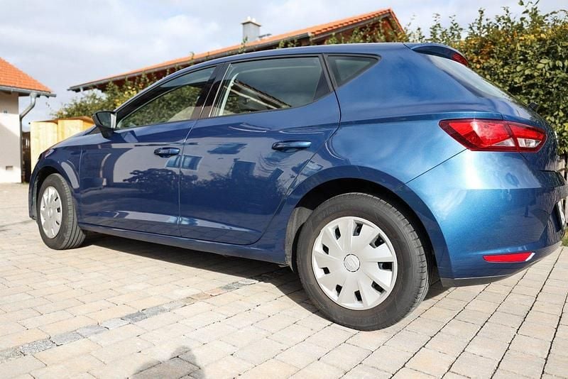 Blau Gebraucht 2014 Seat Leon Reference Limousine | 5.800 € (Guter Preis) - Bild 1/4