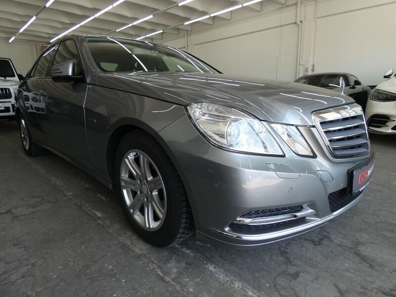 Silber Gebraucht 2010 Mercedes E200 Limousine | 8.499 € (Superpreis) - Bild 1/4