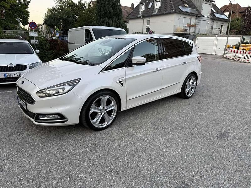 Weiß Gebraucht 2016 Ford S-MAX Titanium Van / Kleinbus | 14.000 € (Teuer) - Bild 1/4