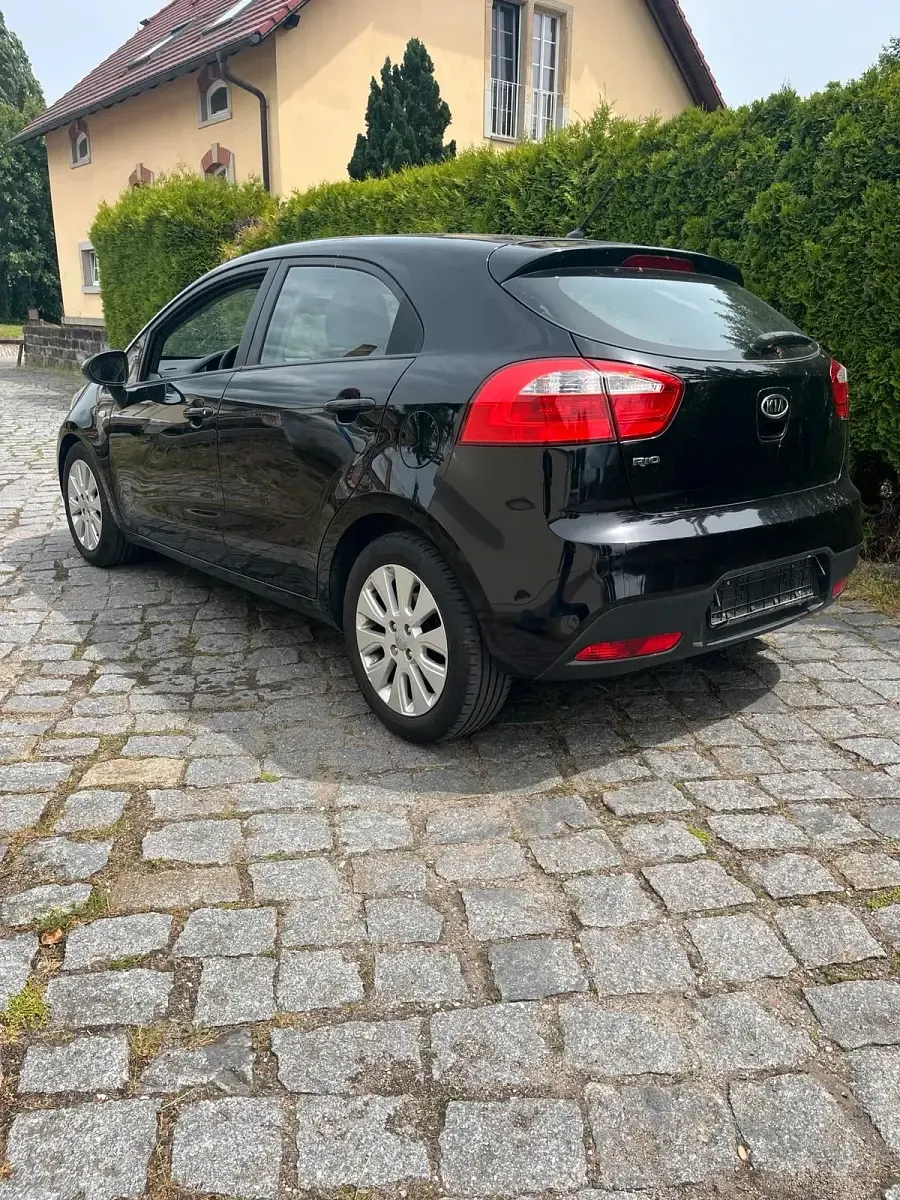 Gebraucht Kia Rio 86 PS (63 kW) 2011 Schwarz Kleinwagen