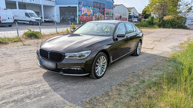 Gebraucht BMW 740 Comfort Edition 320 PS (235 kW) 2016 Braun Limousine