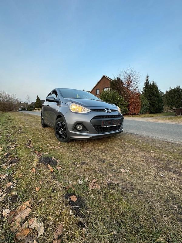 Gebraucht Hyundai i10 87 PS (63 kW) 2016 Grau Kleinwagen