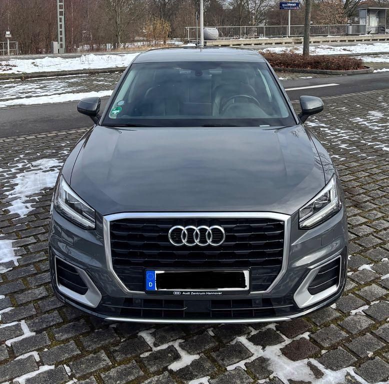 Gebraucht Audi Q2 Design 150 PS (110 kW) 2018 Grau SUV