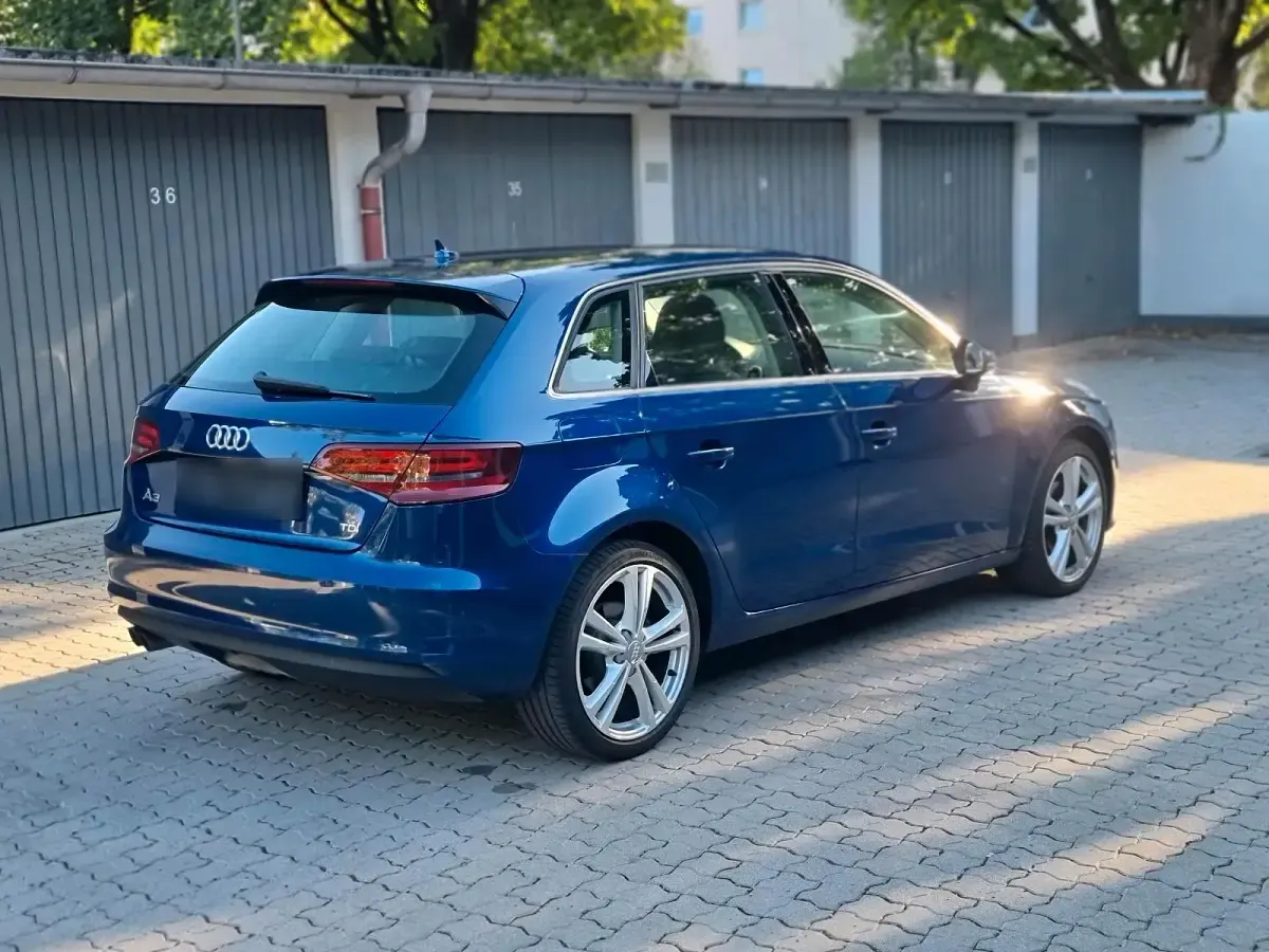Gebraucht Audi A3 150 PS (110 kW) 2014 Blau Limousine