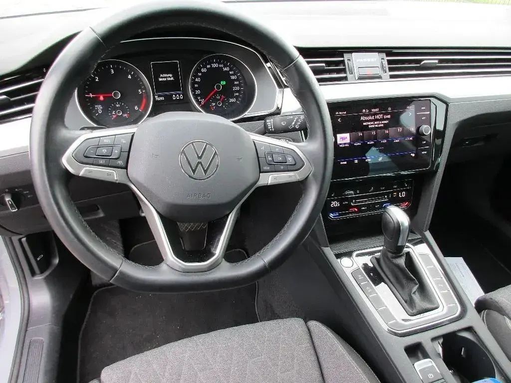 Gebraucht VW Passat Business 200 PS (147 kW) 2023 Grau Kombi