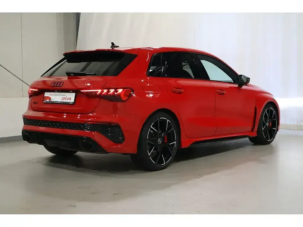 Gebraucht Audi RS3 Ambiente 294 PS (216 kW) 2022 Rot Limousine