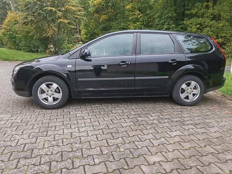 Schwarz Gebraucht 2007 Ford Focus Kombi | 1.950 € (Fairer Preis) - Bild 1/4