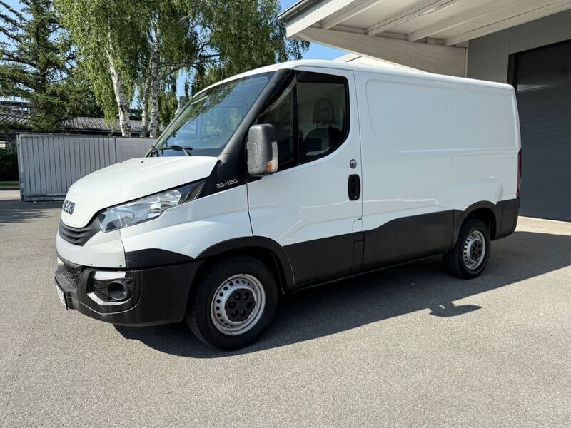Weiß Gebraucht 2018 Iveco 35.12 Van | 16.000 € - Bild 1/4