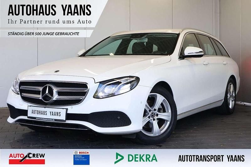 Weiß Gebraucht 2017 Mercedes E220 Avantgarde Kombi | 21.759 € (Guter Preis) - Bild 1/4