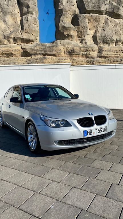 Silber Gebraucht 2008 BMW 525 Sport Line Limousine | 9.500 € (Teuer) - Bild 1/4