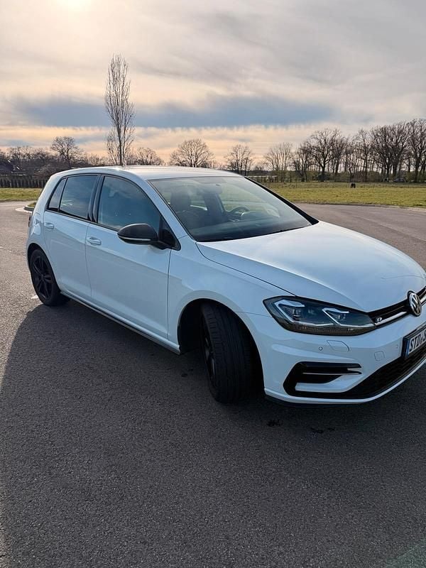 Gebraucht VW Golf VII 116 PS (85 kW) 2019 Weiß Kleinwagen