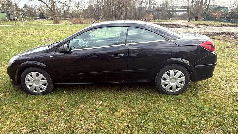 Gebraucht Opel Astra 140 PS (102 kW) 2006 Schwarz Cabrio